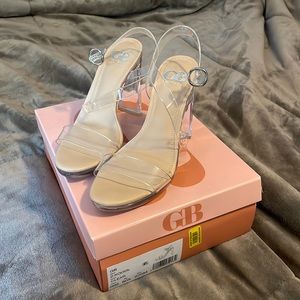 Size 7. Giani Binis.